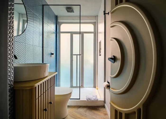 Pandora House Hotel *